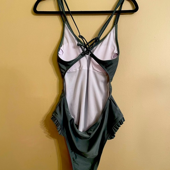 BIKINI LIFE - Picture 7 of 7